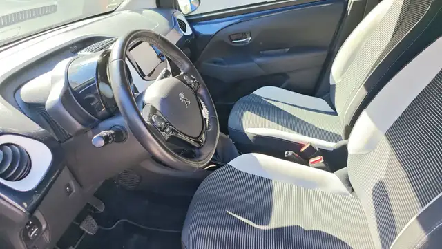 Peugeot 108 view 8