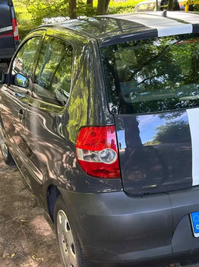 Volkswagen Fox TÜV NEU bis Mai/2028, 151.600 km Gris - 2