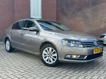 Volkswagen Passat 1.4 TSI Highline BlueMotion |OPEN-DAK| PDC|NAVI