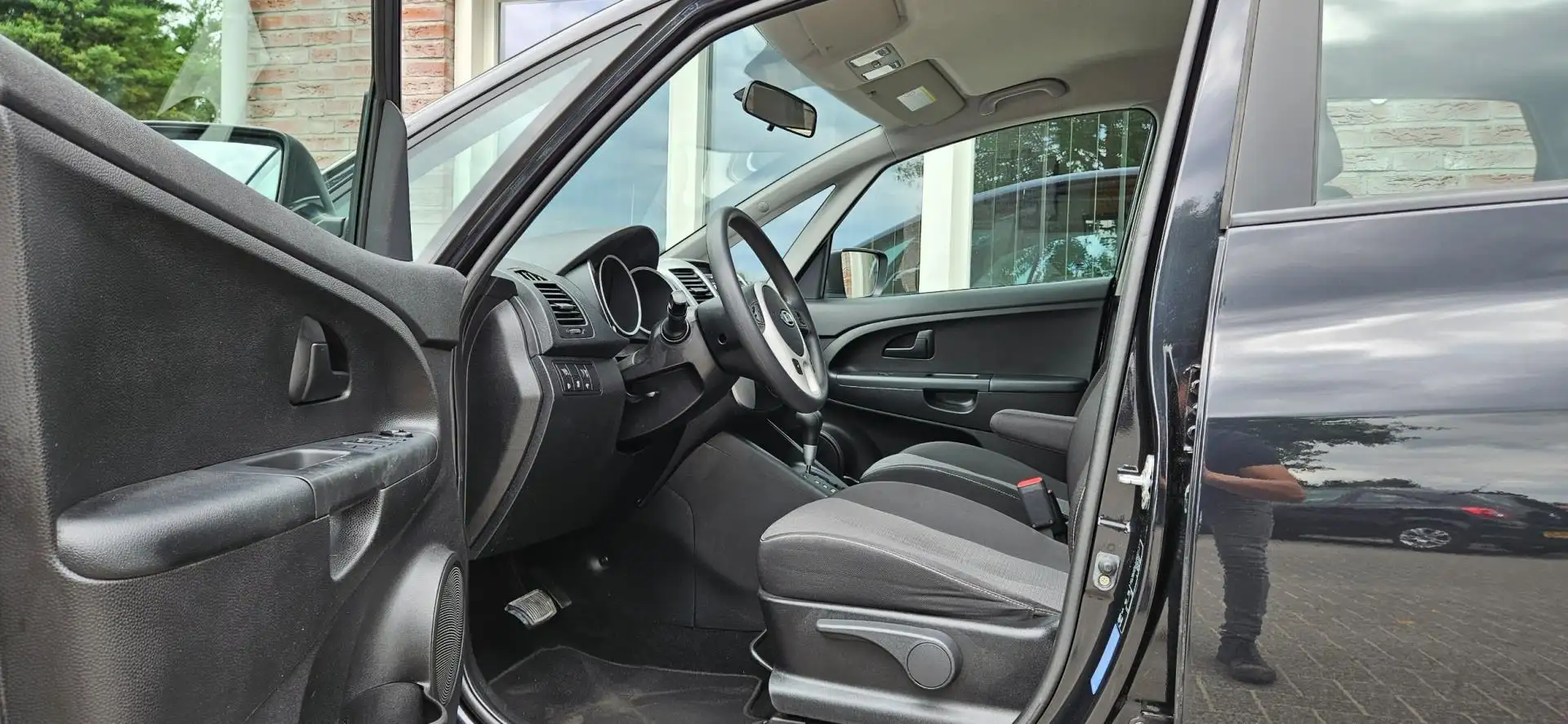 Kia Venga 1.6 CVVT X-tra Automaat! Airco! Nette Auto! 125PK! Zwart - 2