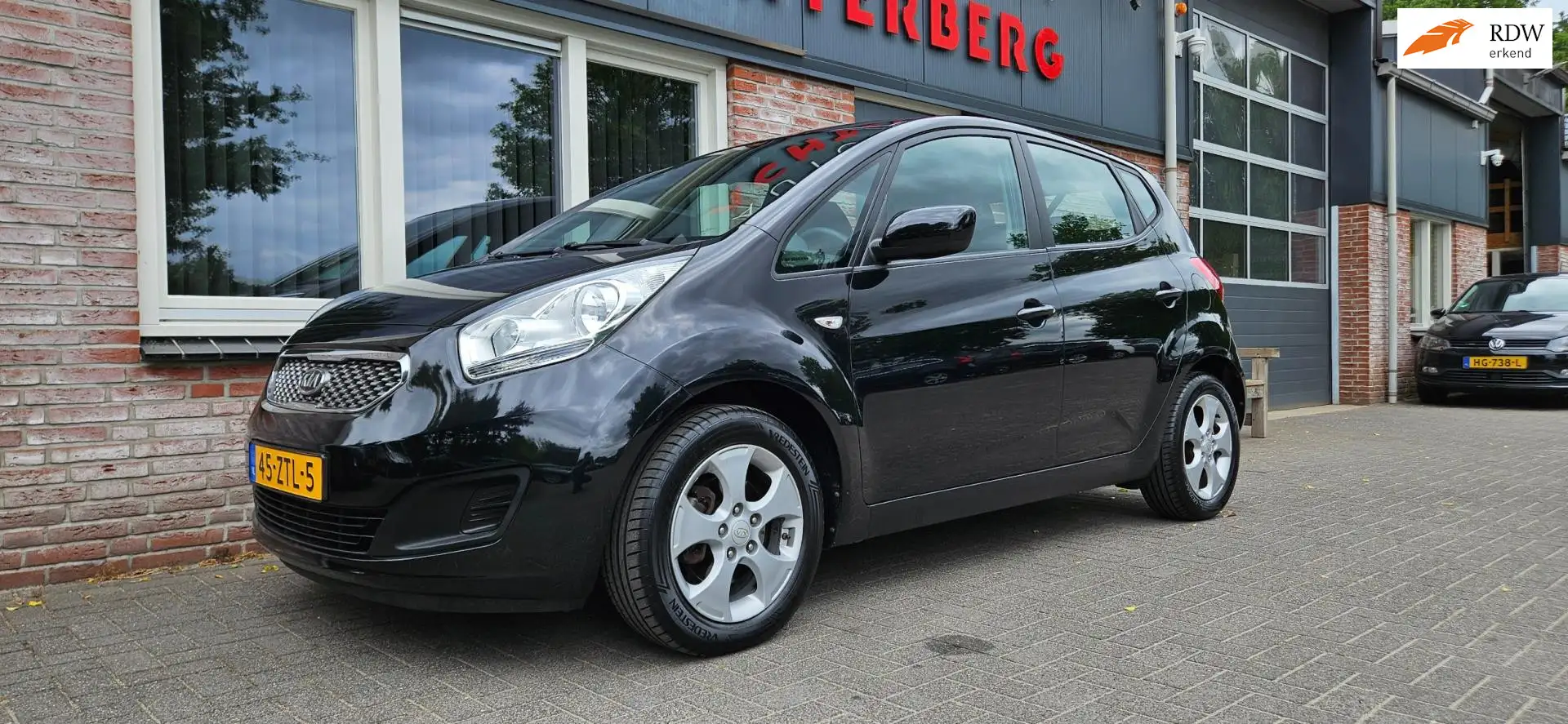 Kia Venga 1.6 CVVT X-tra Automaat! Airco! Nette Auto! 125PK! Zwart - 1