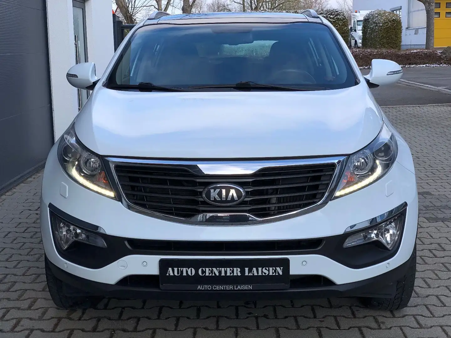 Kia Sportage 2.0 CRDi AWD 184 FIFA WORLD CUP EDITION Weiß - 2