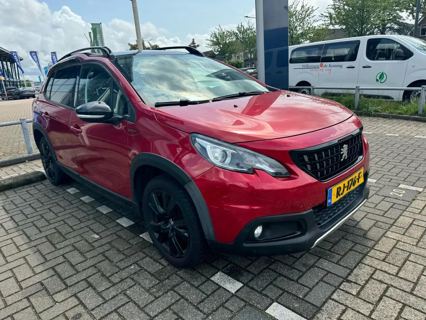 Peugeot 2008 1.2 PureTech GT-line Rot - 2