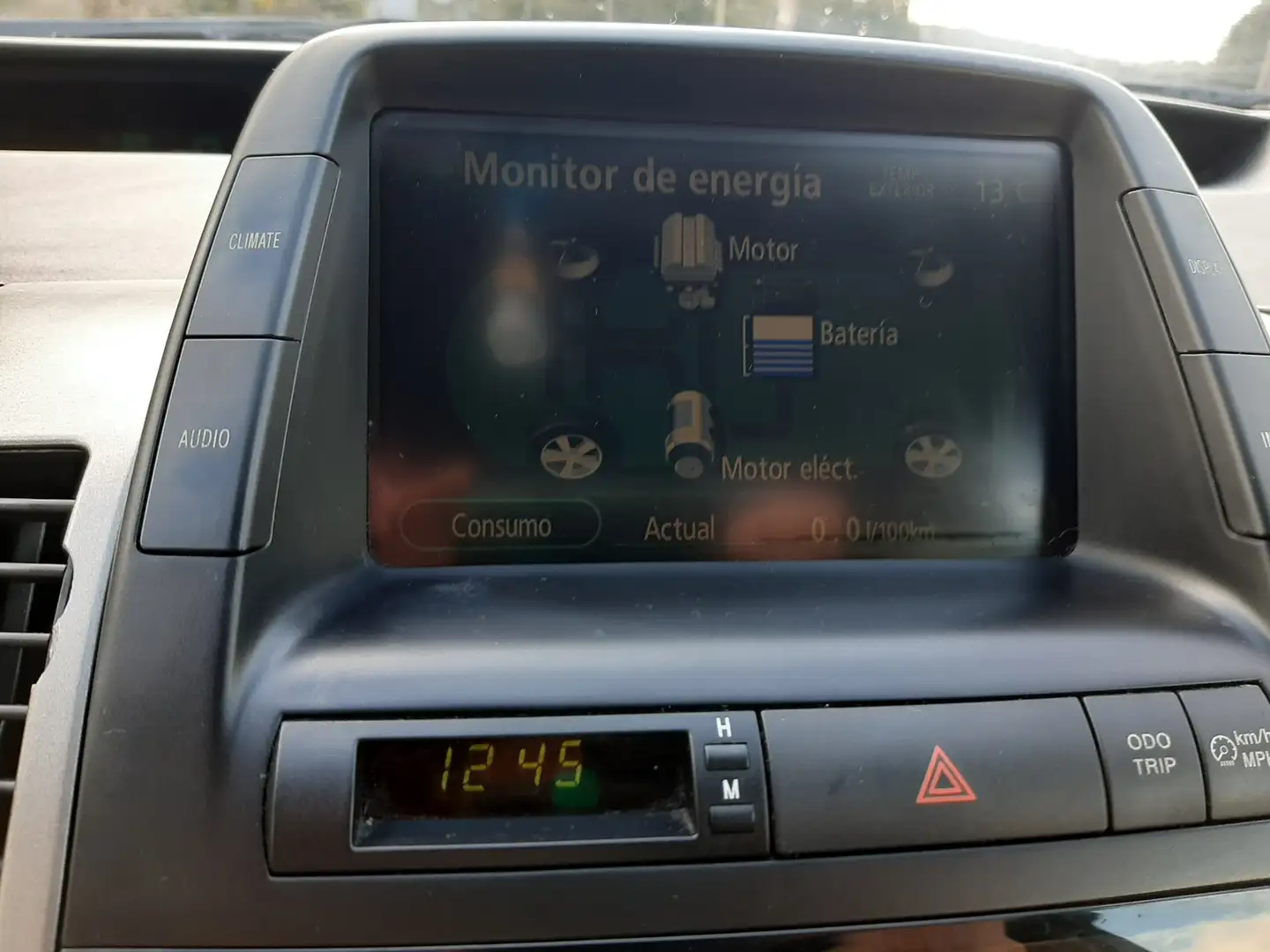 Toyota Prius 1.5 16v VVT-i HSD Sol - 2