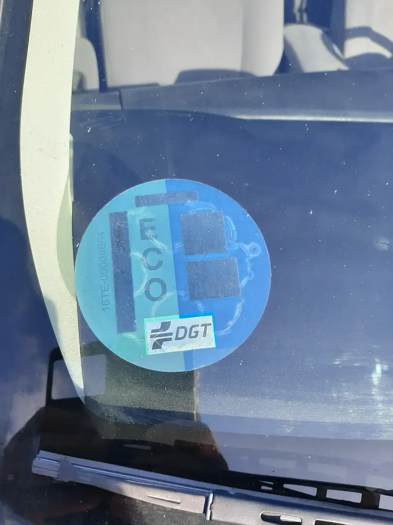 Toyota Prius 1.5 16v VVT-i HSD Sol - 1