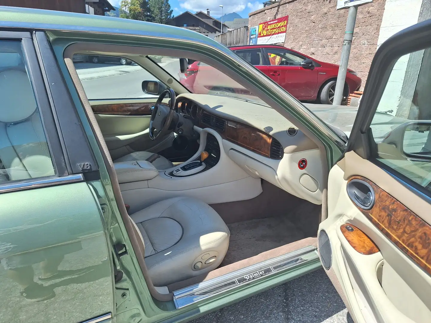 Jaguar Daimler Super V8 4,0 LWB - 2