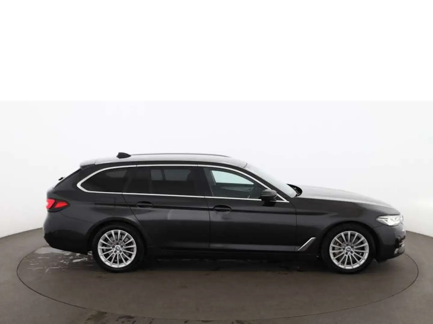 BMW 530 e Touring Aut LED LEDER NAV R-CAM SITZHZG TEMP Grau - 2