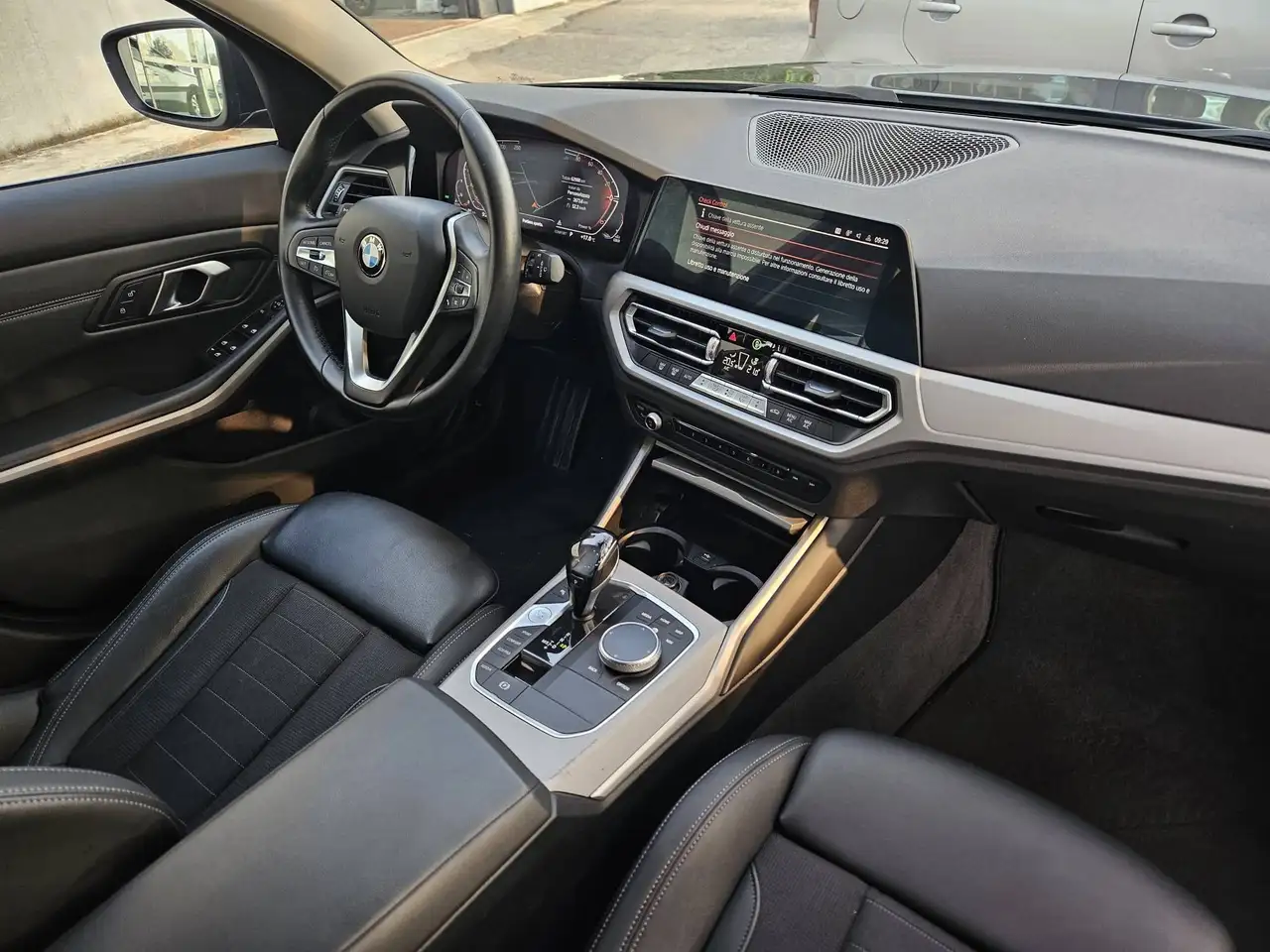 2021 BMW 320 Touring 320d Touring mhev 48V Business Advantage auto, photograph 11