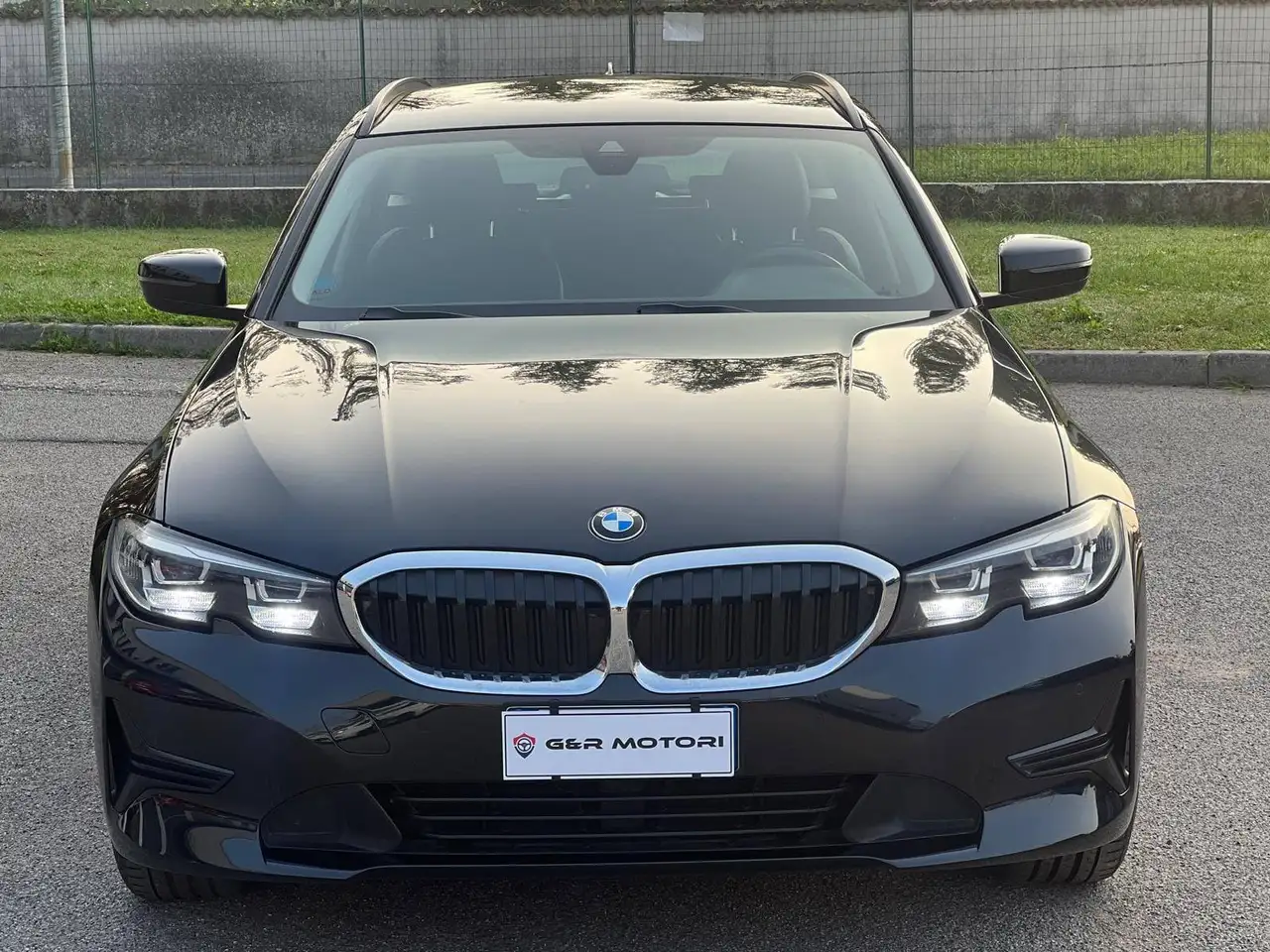 2021 BMW 320 Touring 320d Touring mhev 48V Business Advantage auto, photograph 2