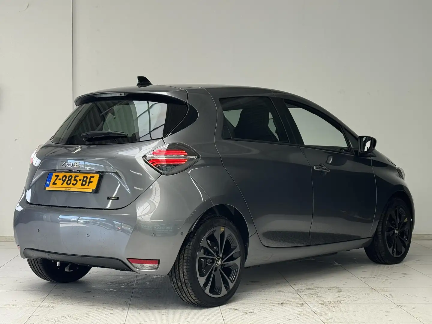 Renault ZOE R135 Iconic 52 kWh | Navigatie | Camera | Stoel + Šedá - 2