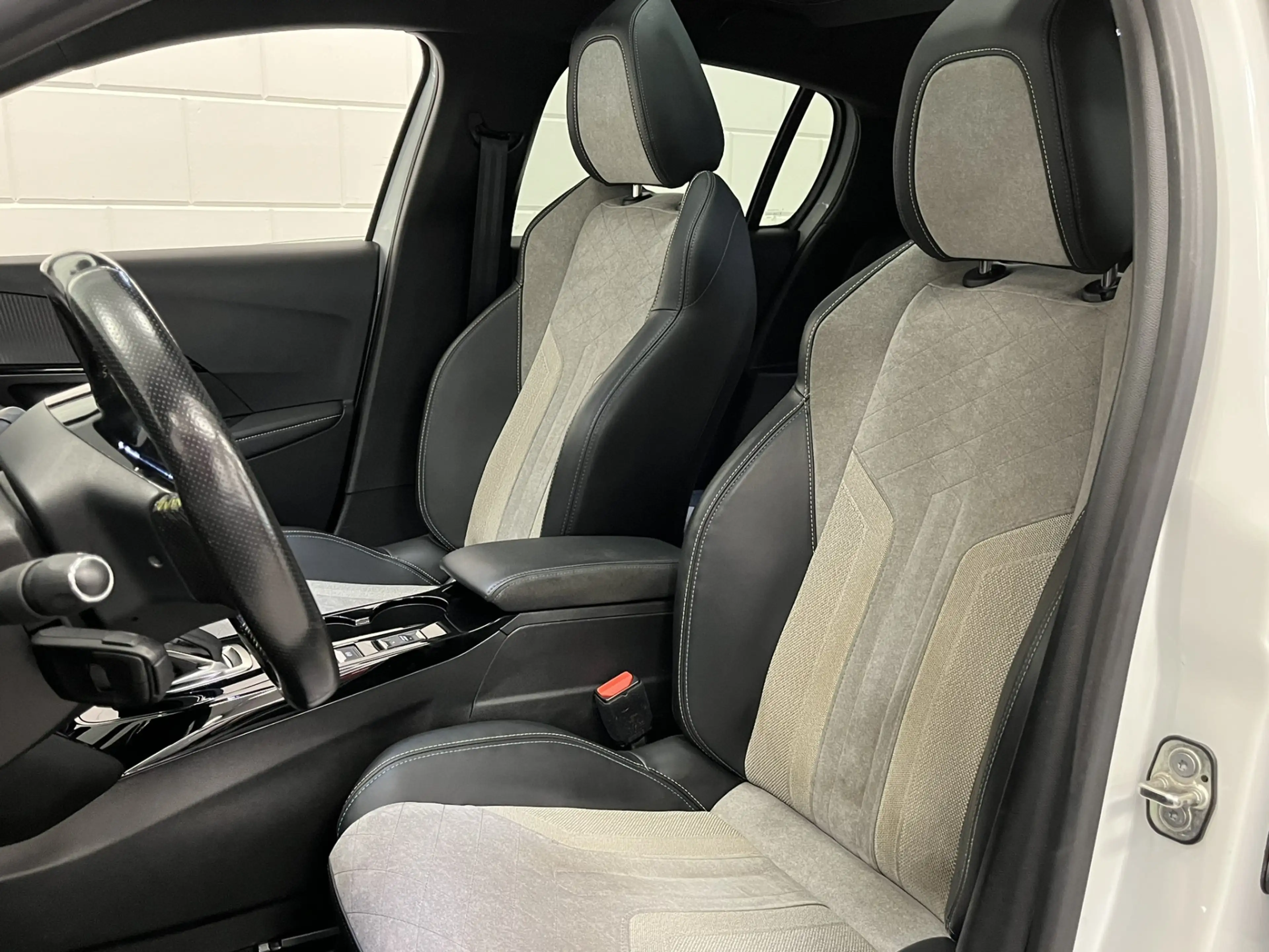Peugeot e-208 EV GT 350 50 kWh PANORAMADAK | I-COCKPIT | COMPLET — photo 14