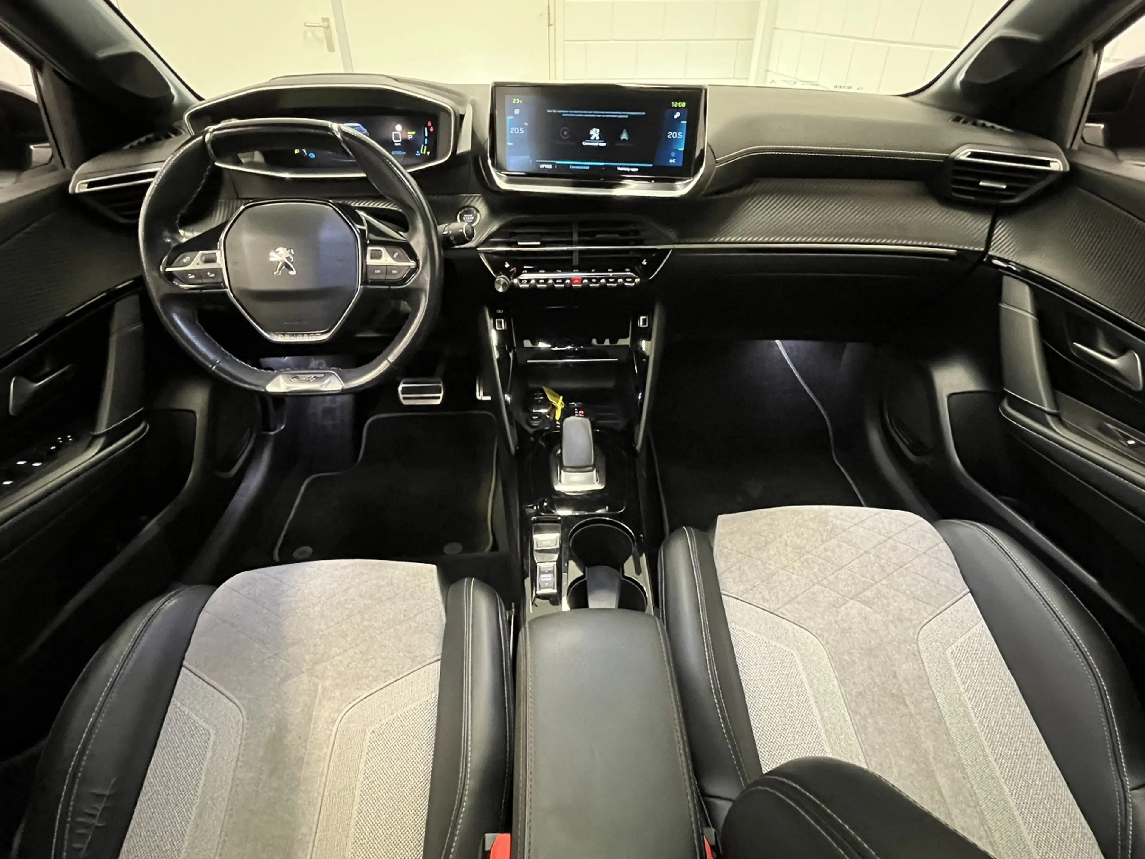 Peugeot e-208 EV GT 350 50 kWh PANORAMADAK | I-COCKPIT | COMPLET — photo 12