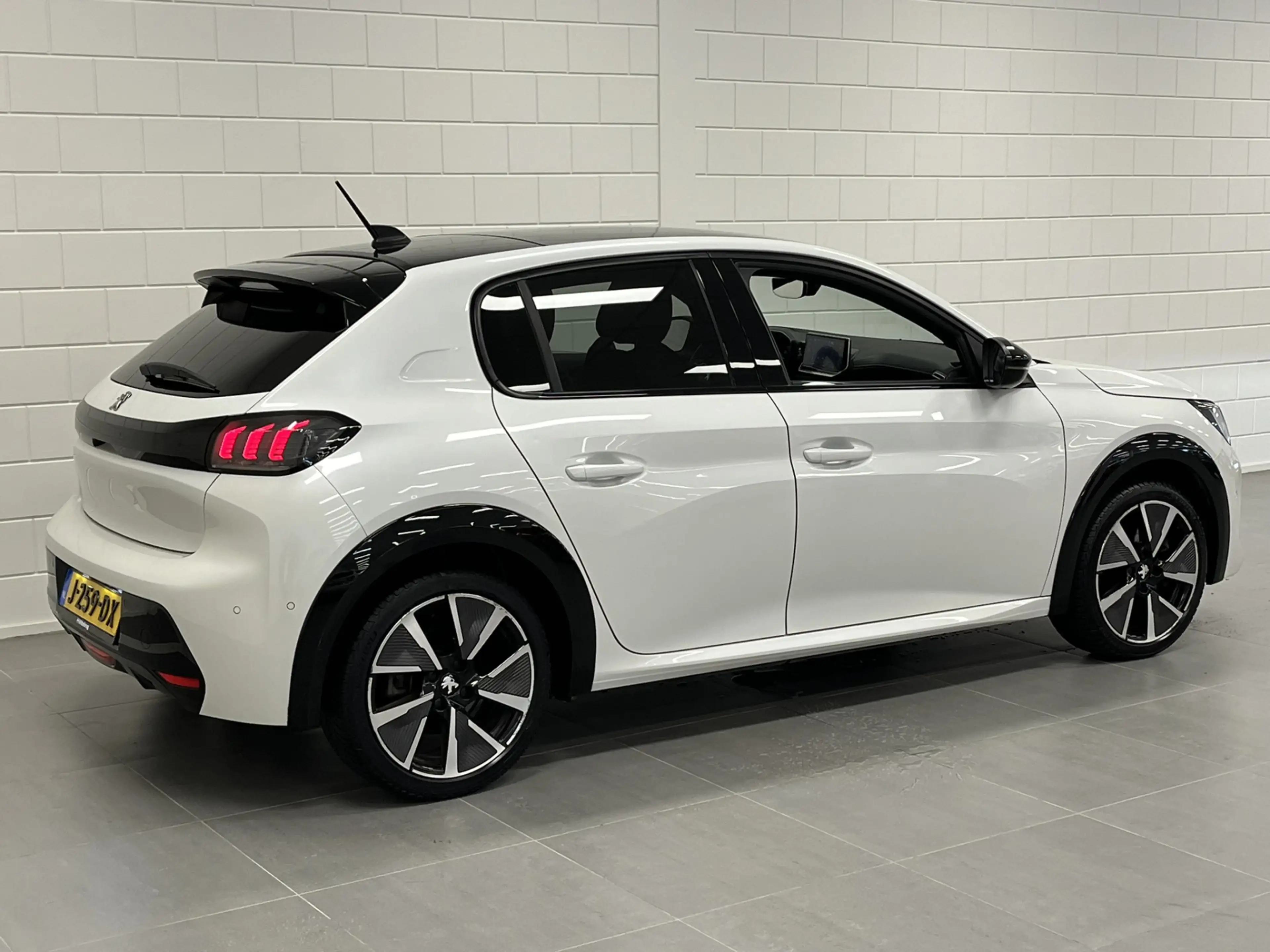 Peugeot e-208 EV GT 350 50 kWh PANORAMADAK | I-COCKPIT | COMPLET — photo 8