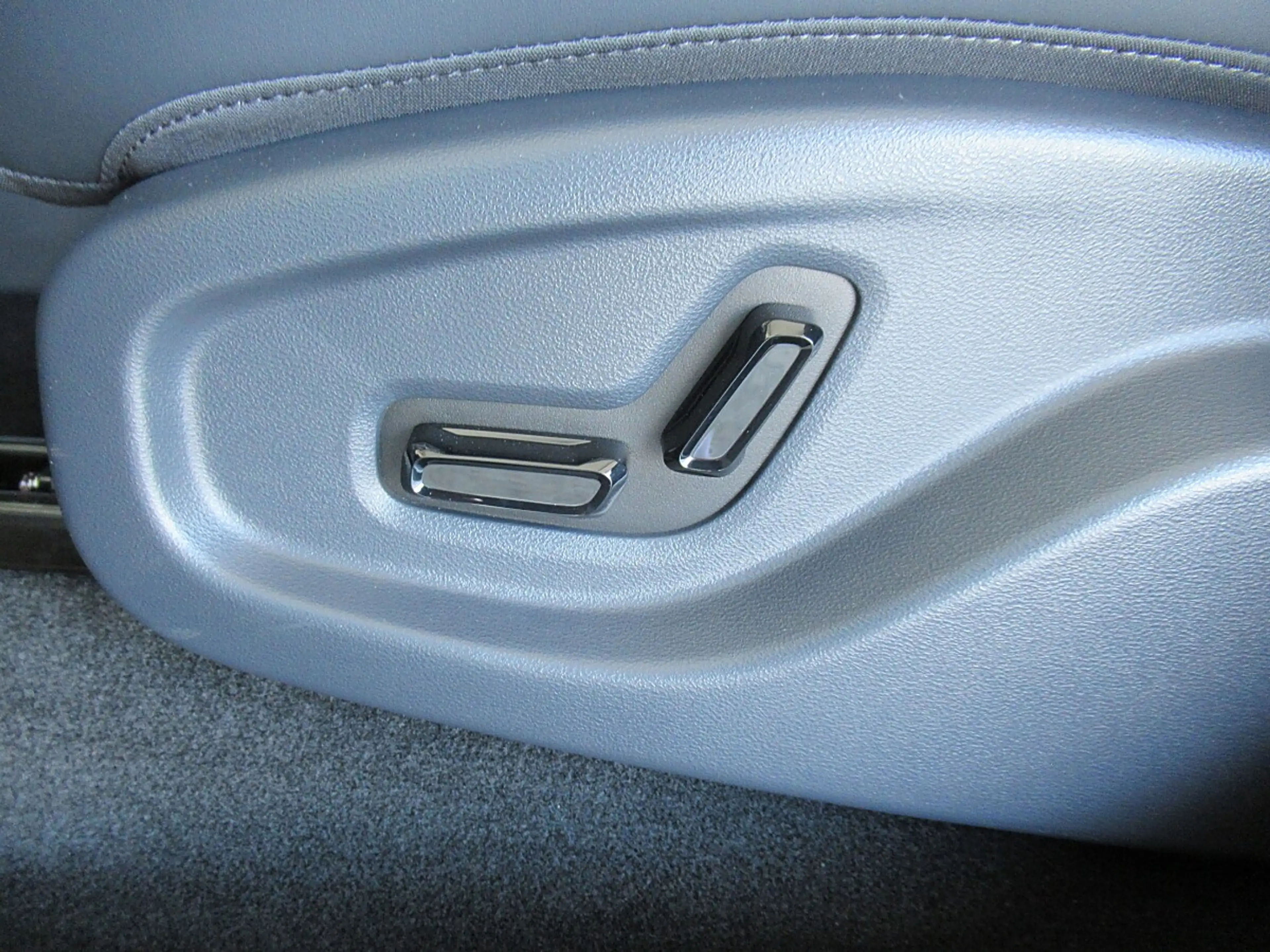 Geely EM-i MAX PHEV 18,4kWh *LED *ACC *HUD *360° Kame... — photo 11