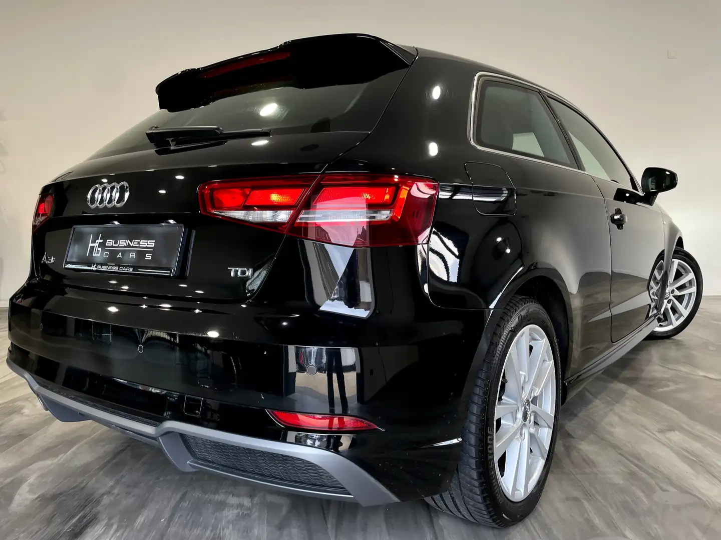 Audi A3 1.6 TDi S-LINE/ GPS/ AUDI DRIVE SELECT/ XÉNON Zwart - 2