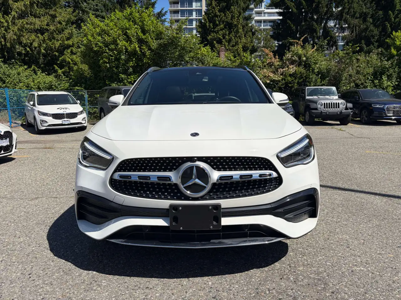Mercedes-Benz GLA снимка Mercedes-Benz GLA