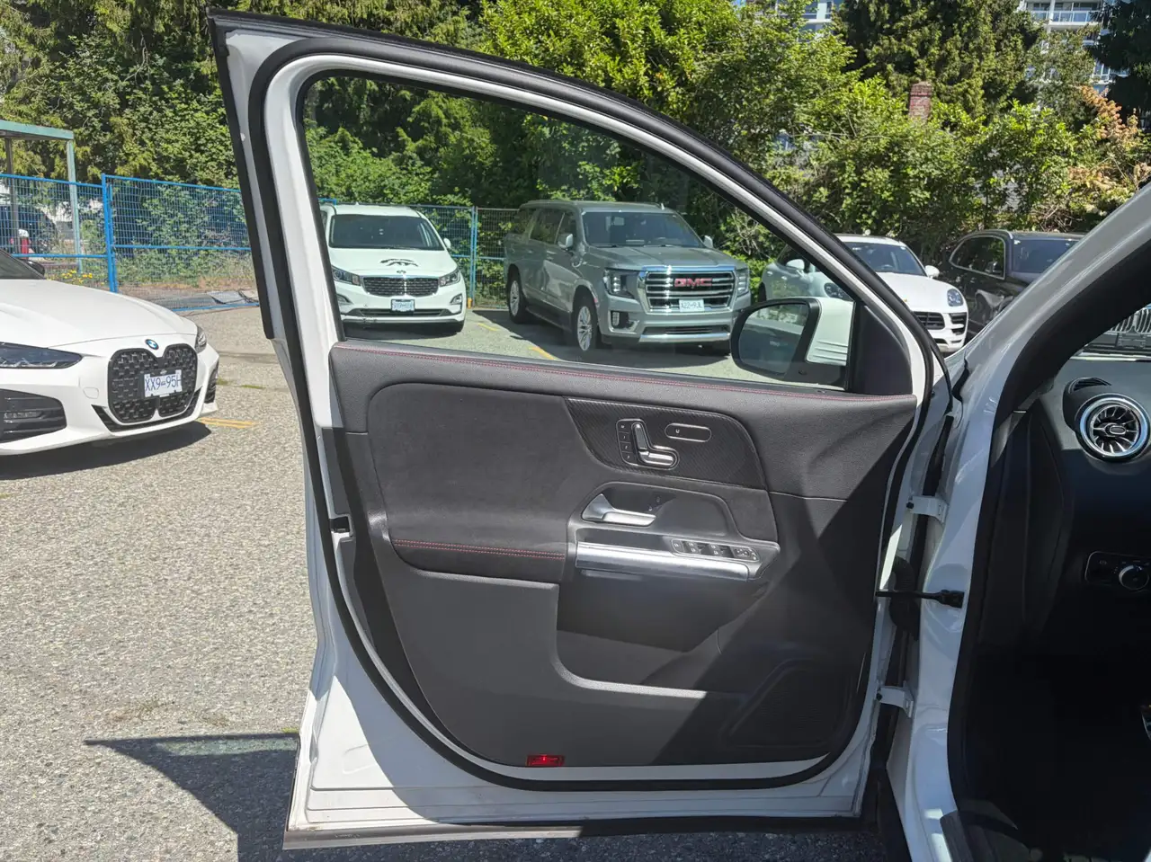 Mercedes-Benz GLA снимка Mercedes-Benz GLA