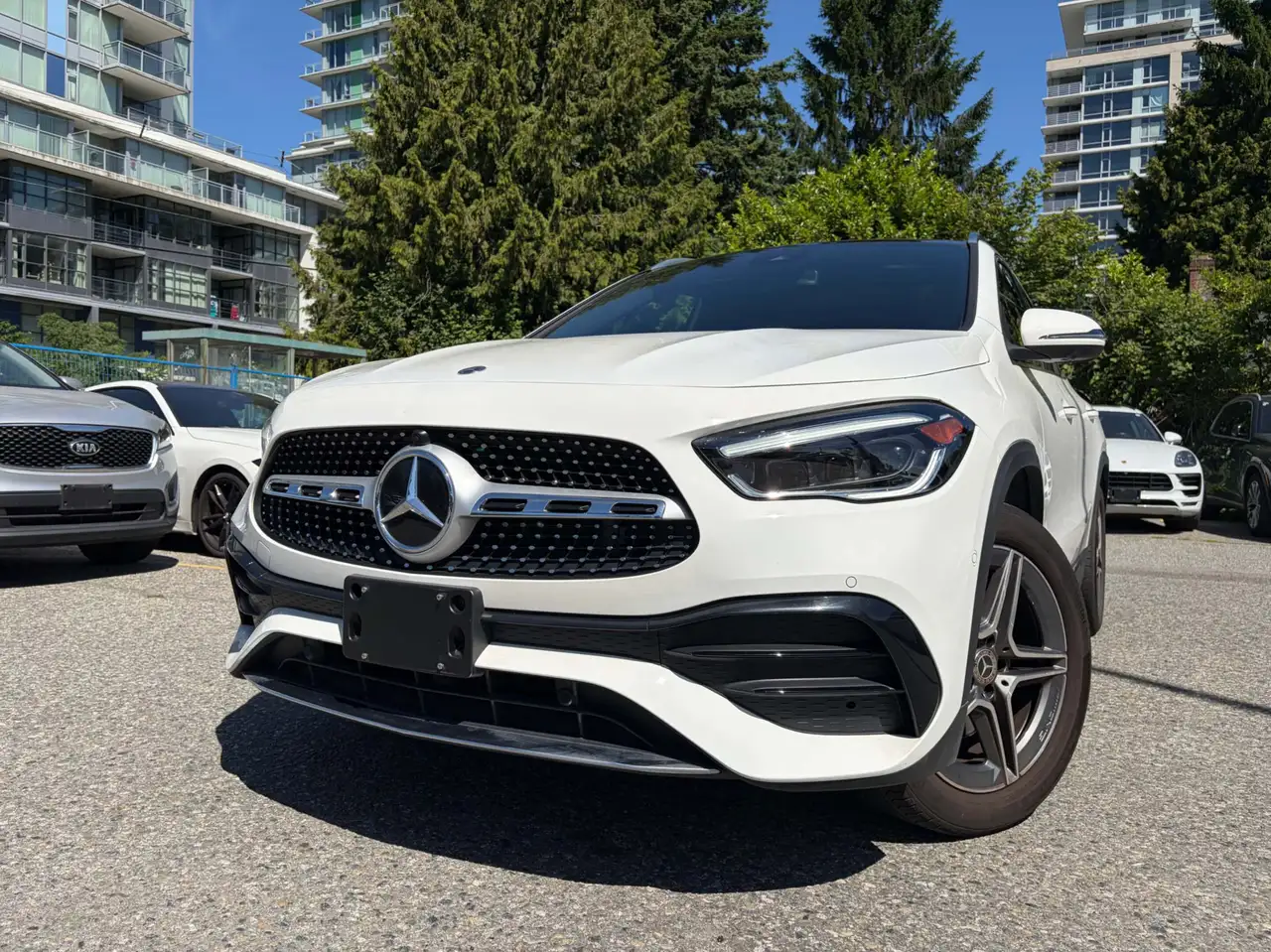 Mercedes-Benz GLA снимка Mercedes-Benz GLA