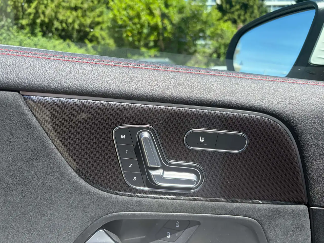 Mercedes-Benz GLA снимка Mercedes-Benz GLA