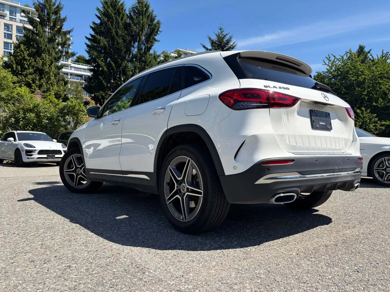 Mercedes-Benz GLA снимка Mercedes-Benz GLA