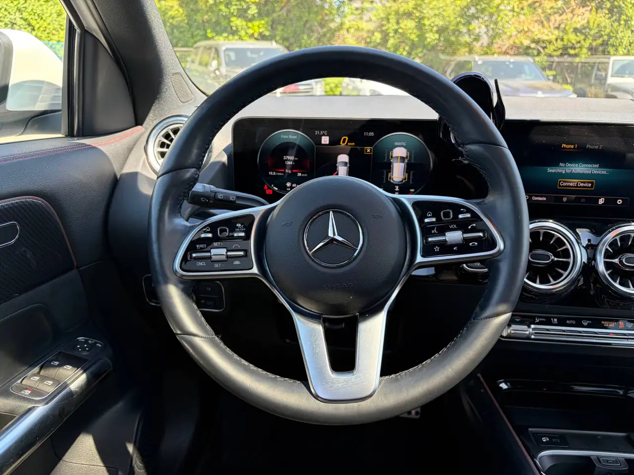 Mercedes-Benz GLA снимка Mercedes-Benz GLA