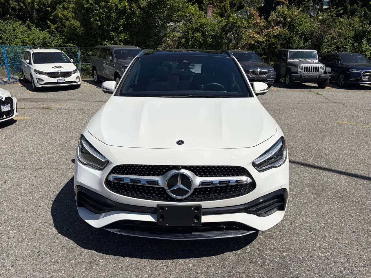 Mercedes-Benz GLA снимка Mercedes-Benz GLA