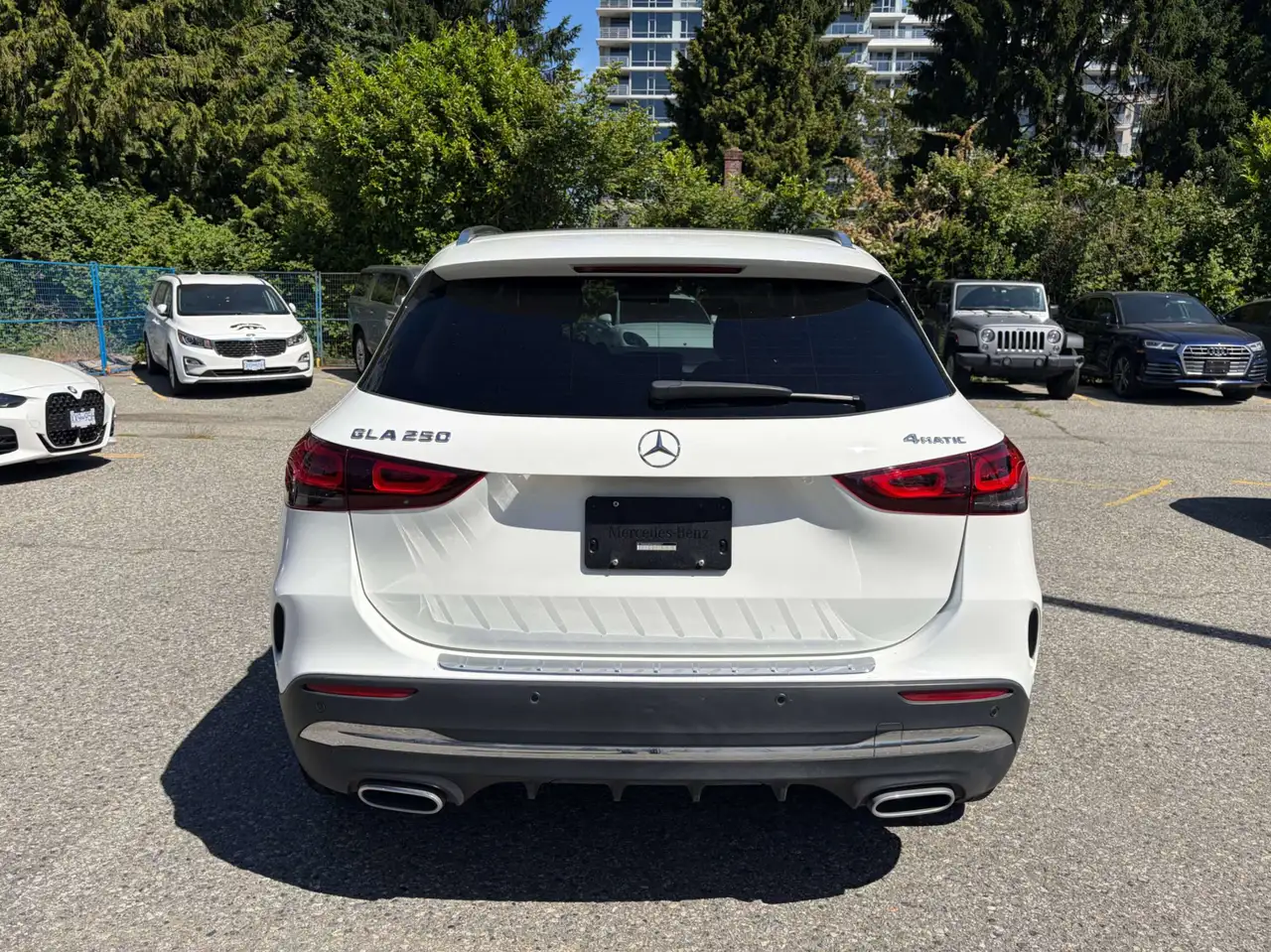 Mercedes-Benz GLA снимка Mercedes-Benz GLA