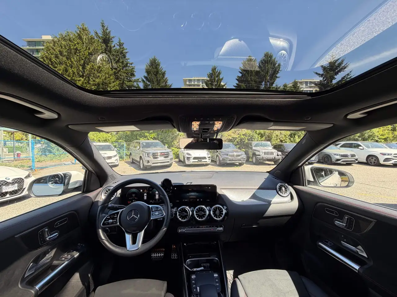 Mercedes-Benz GLA снимка Mercedes-Benz GLA