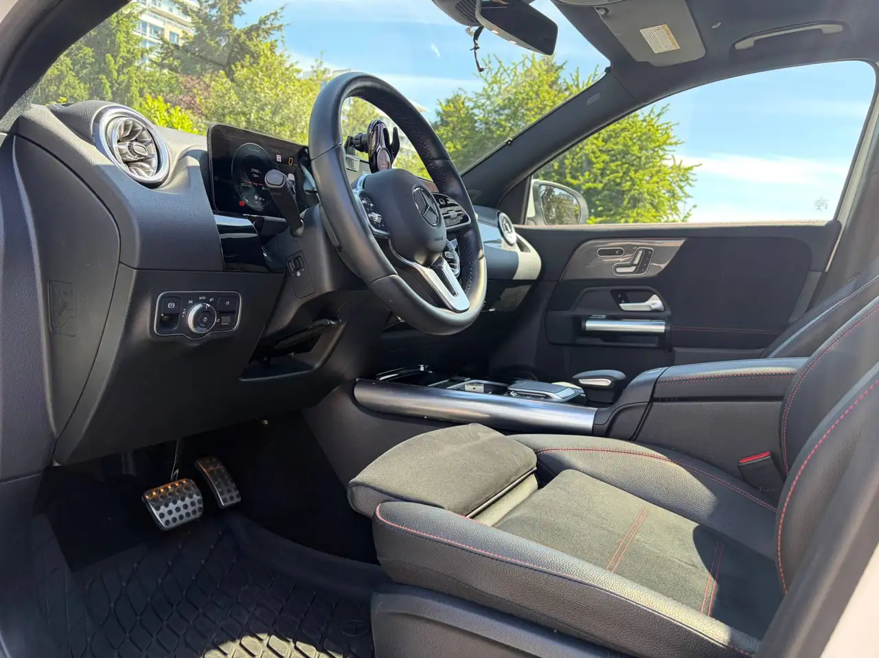 Mercedes-Benz GLA снимка Mercedes-Benz GLA
