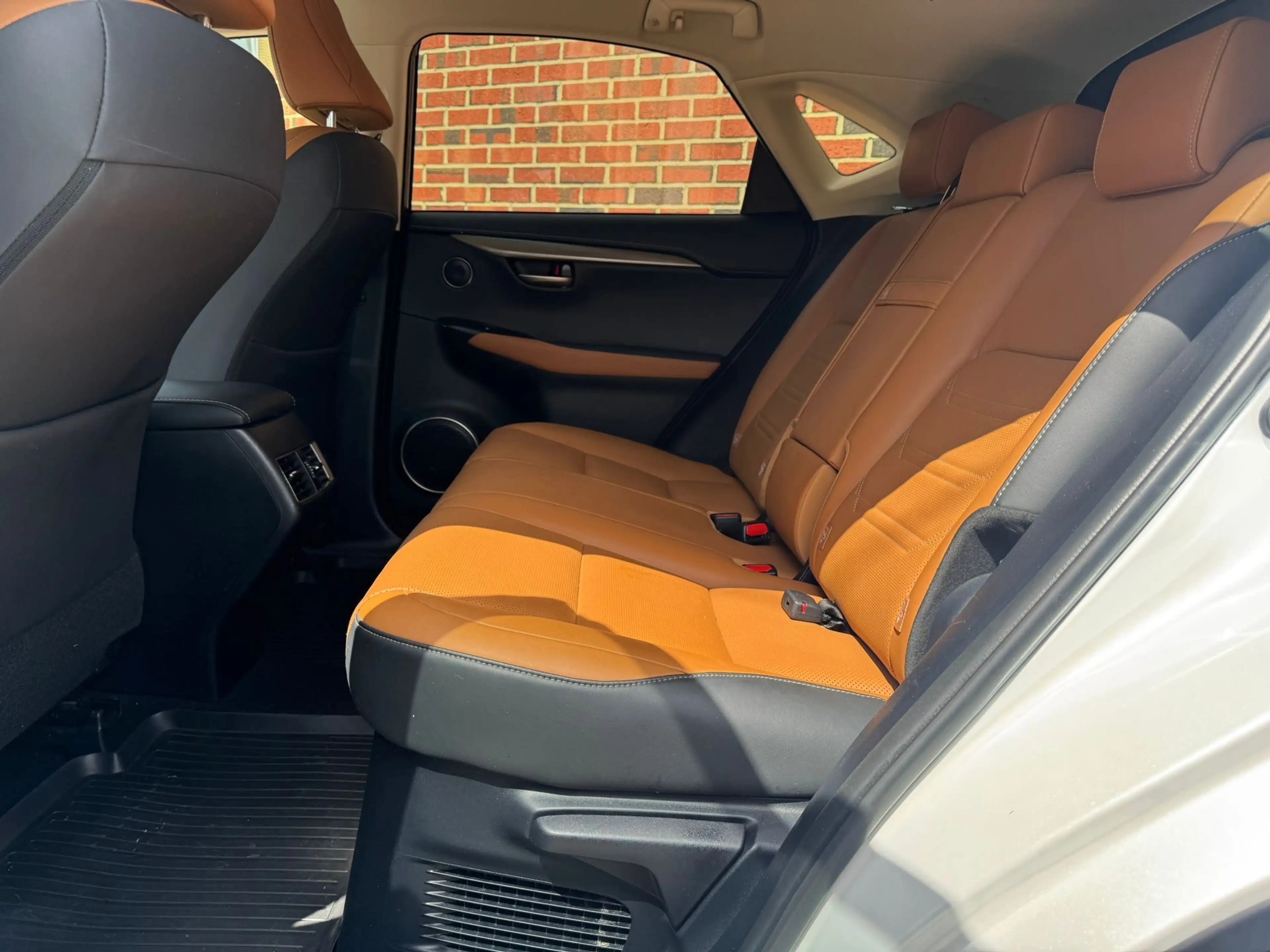 Lexus NX 300h NX 300h 2.5i AWD Executive Line E-CVT (EU6.2) — photo 14