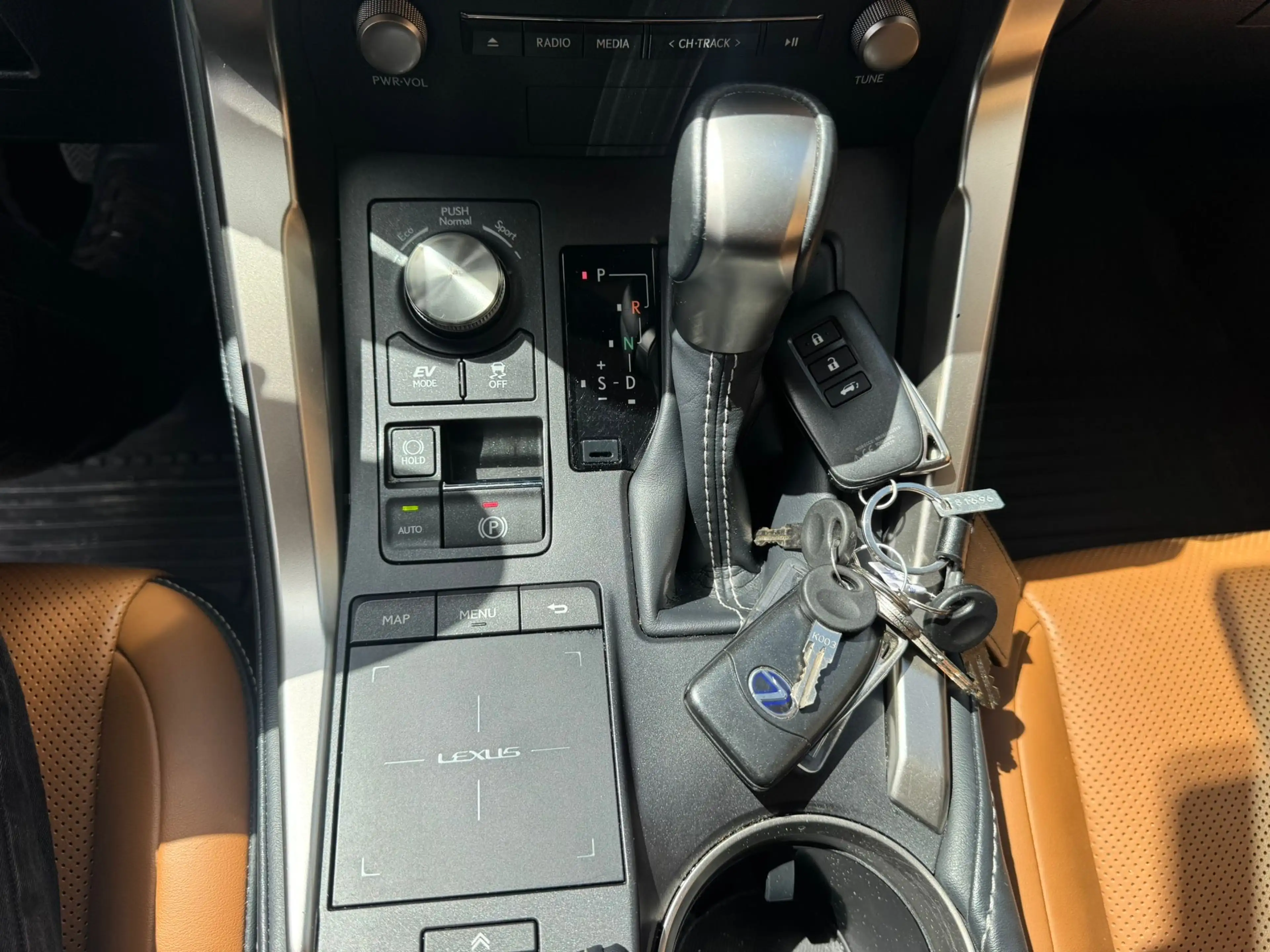 Lexus NX 300h NX 300h 2.5i AWD Executive Line E-CVT (EU6.2) — photo 11