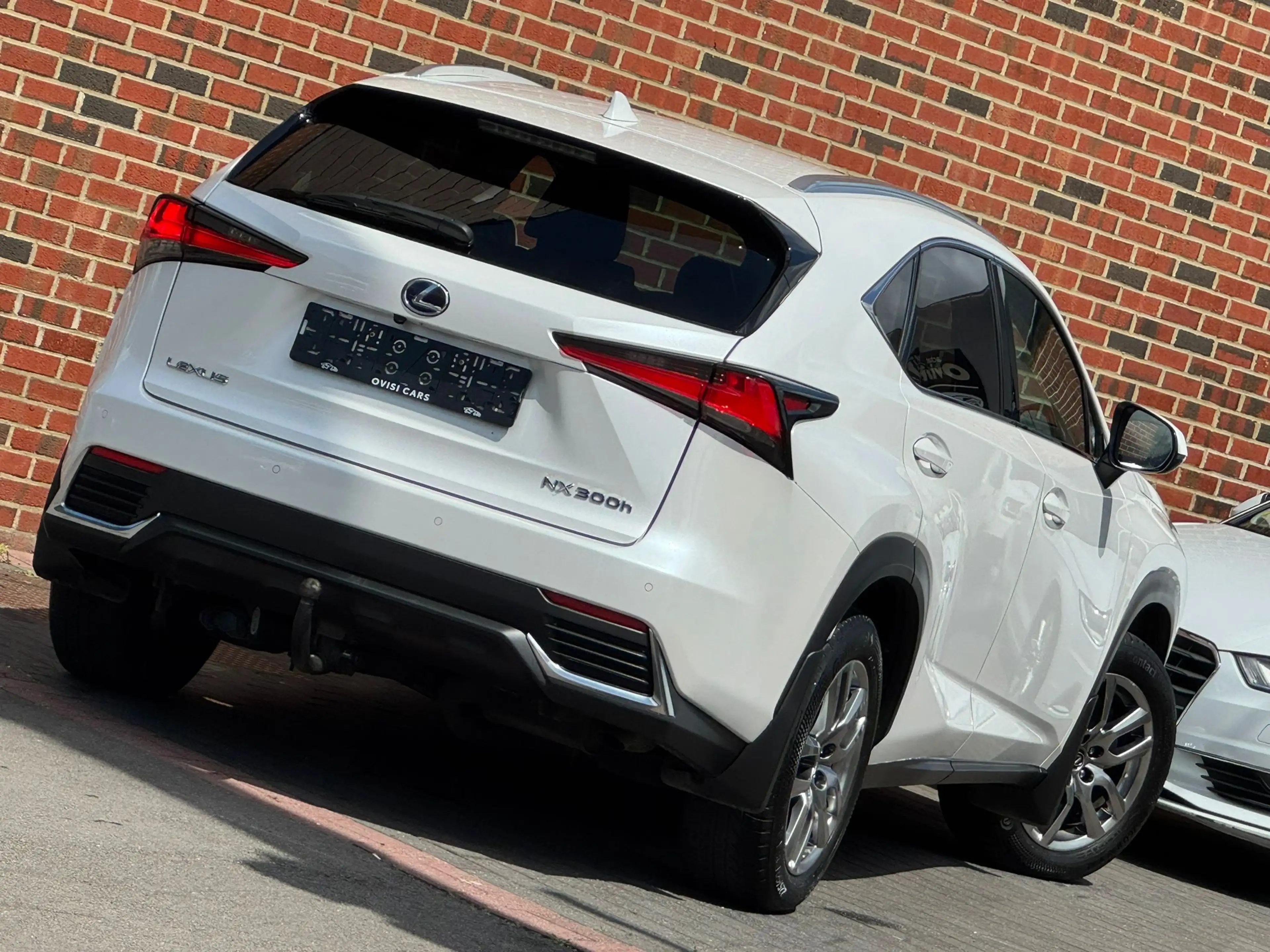 Lexus NX 300h NX 300h 2.5i AWD Executive Line E-CVT (EU6.2) — photo 4