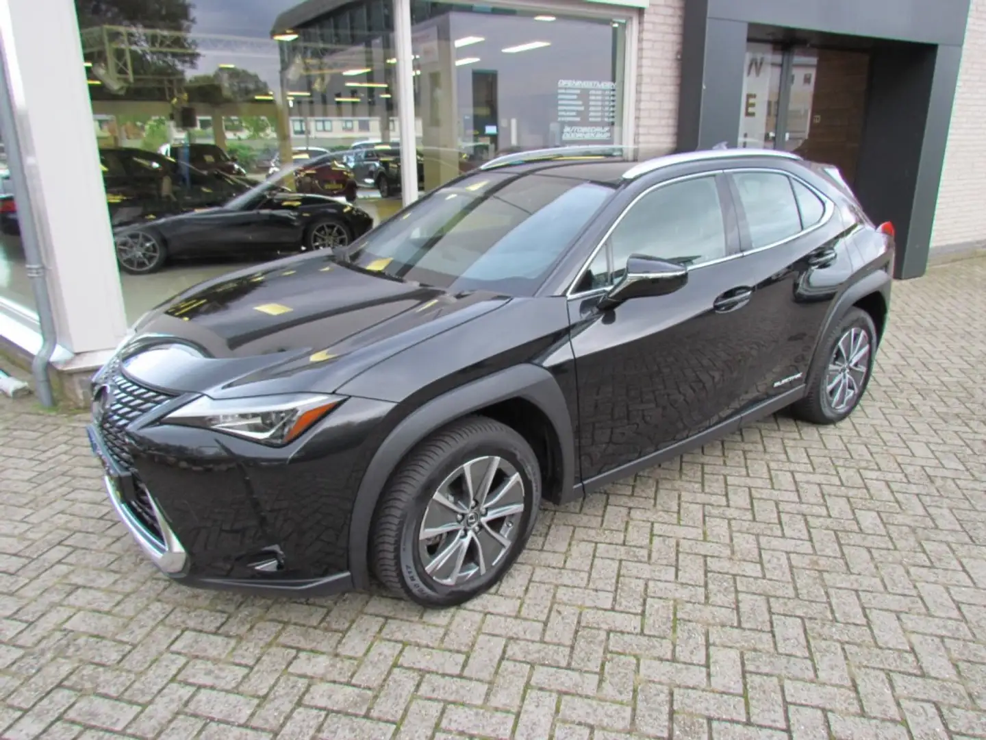 Lexus UX 300e 300e 54 kWh Business NL-Auto 28.000KM All Season Zwart - 2