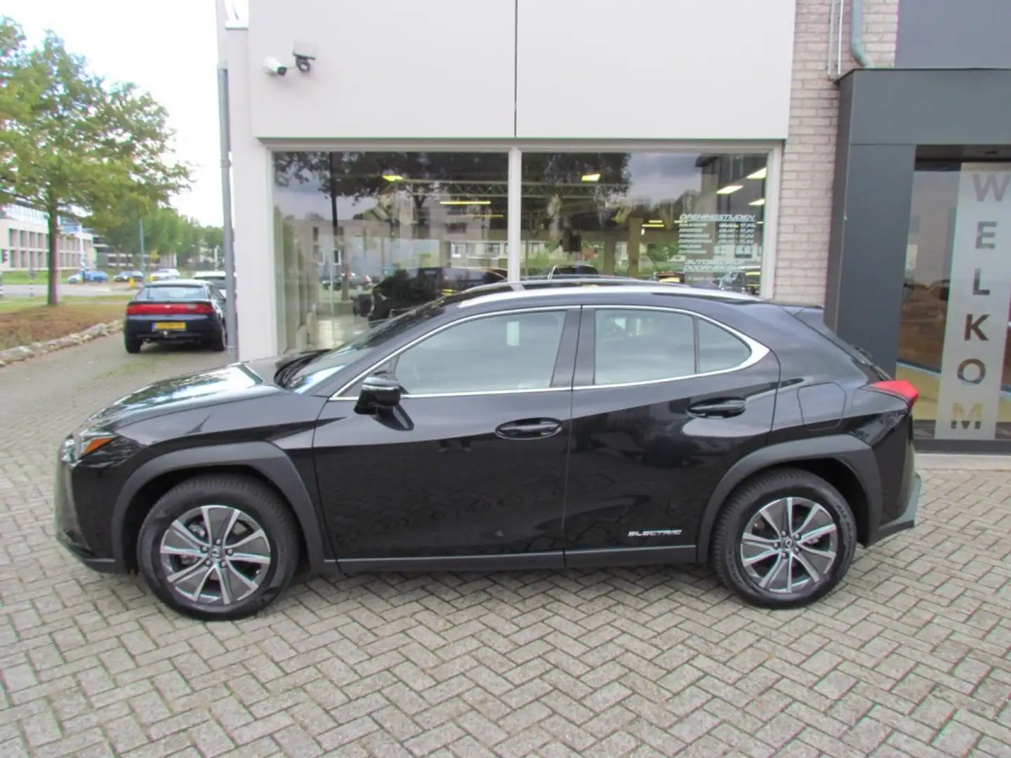 Lexus UX 300e 300e 54 kWh Business NL-Auto 28.000KM All Season Zwart - 1