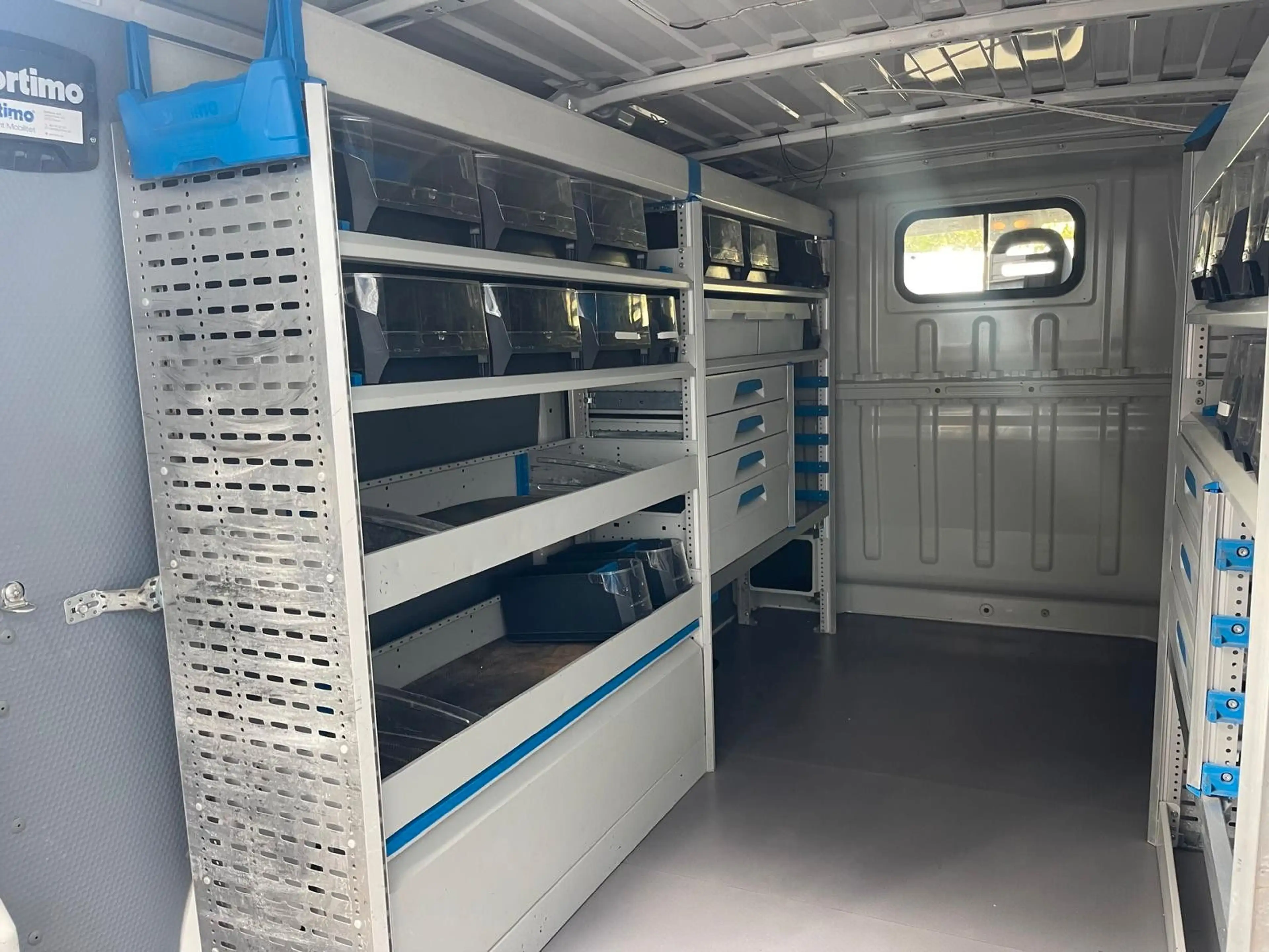 Peugeot Boxer Kasten 330 L2H1 Premium BlueHDi 130 — photo 14