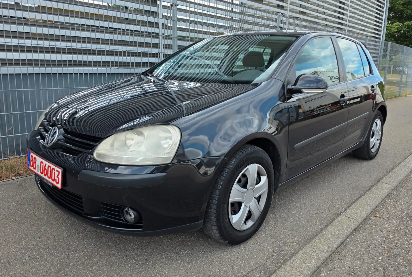 Volkswagen Golf V 1.6/TÜV NEU/AHK/KLIMA/102PS/SHZ - 2