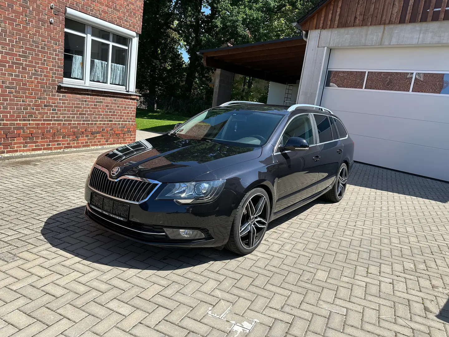 Skoda Superb Ambition Schwarz - 1