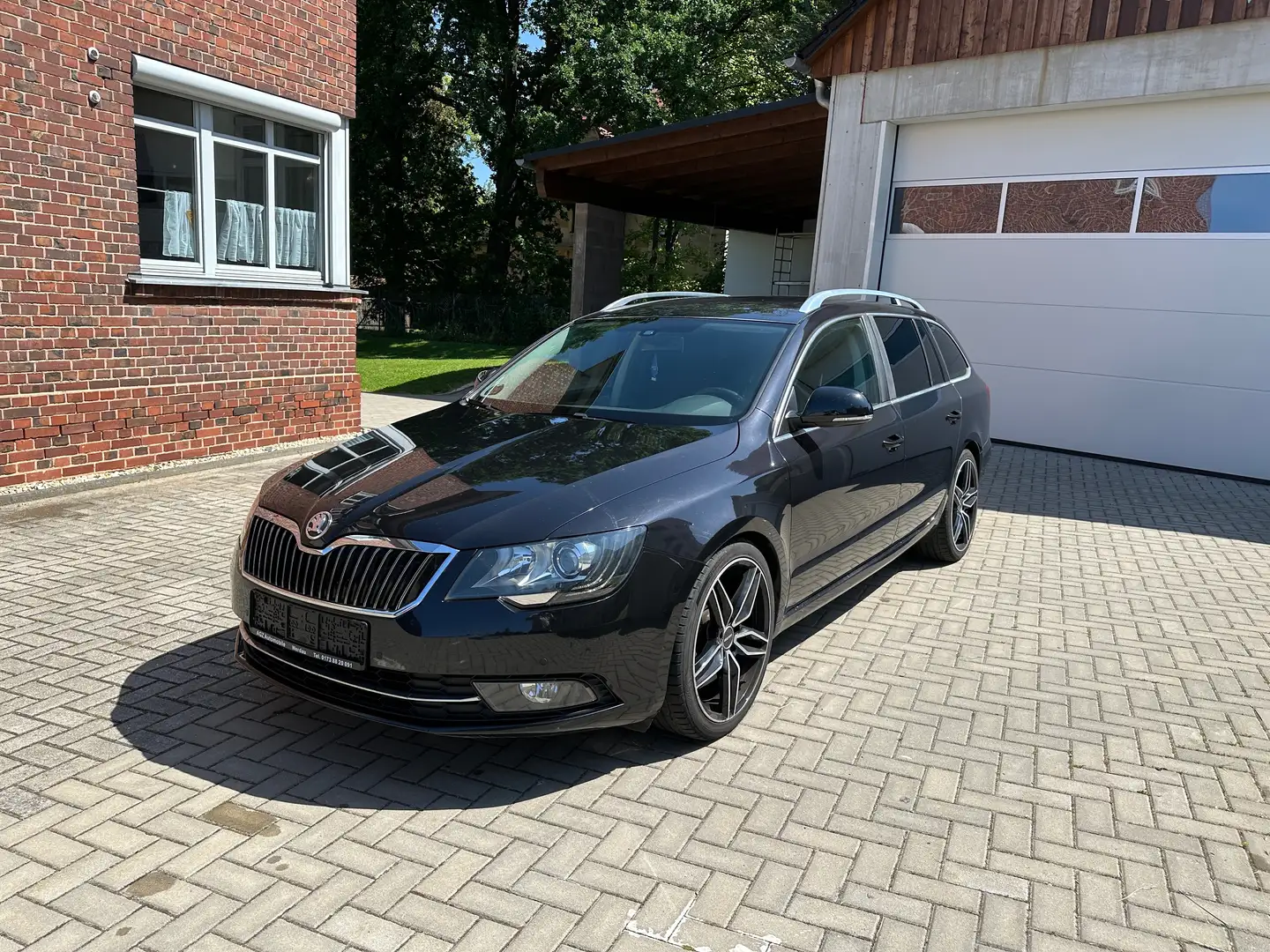 Skoda Superb Ambition Schwarz - 2