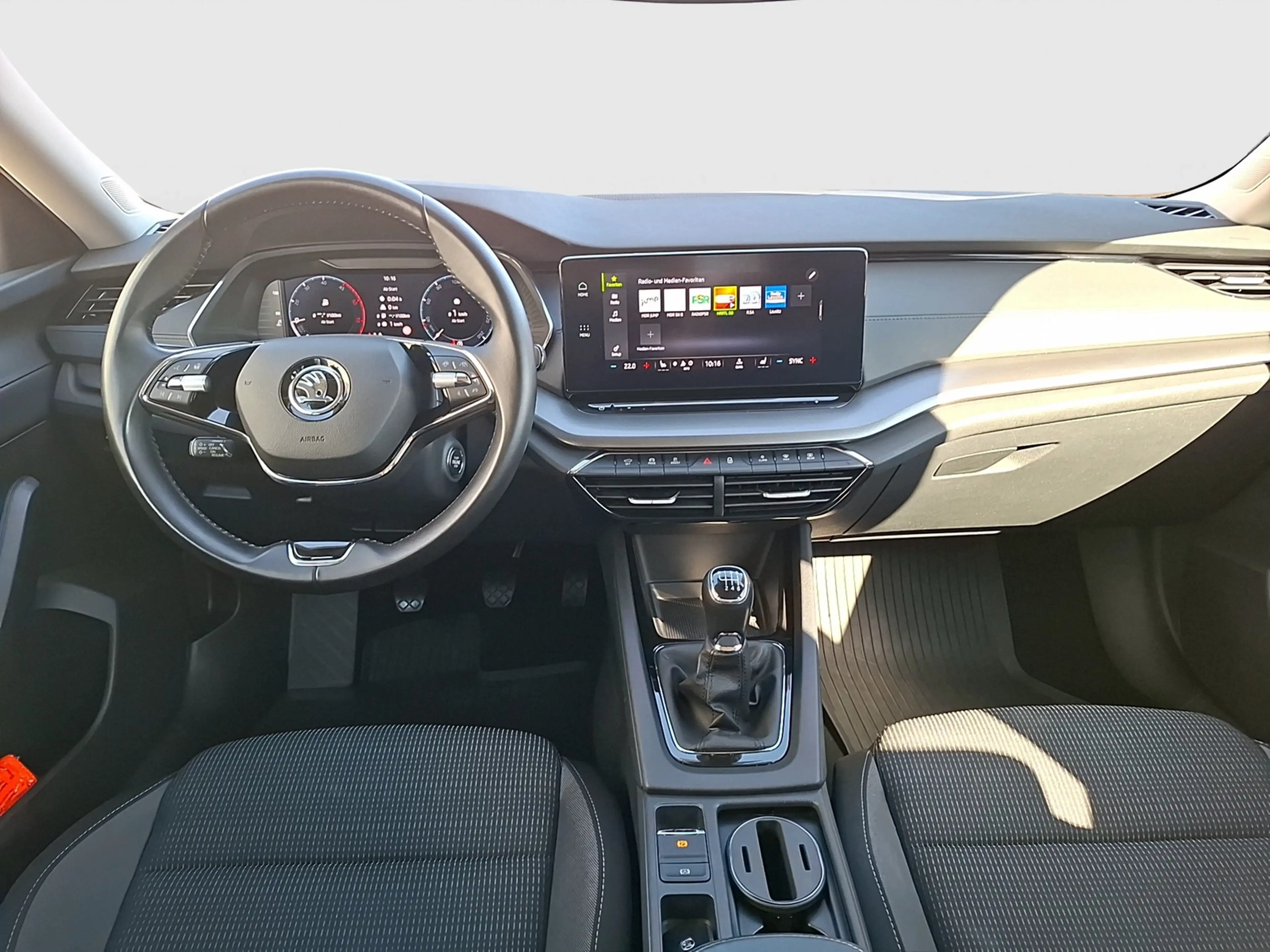 Skoda Octavia Combi TDI Ambition LED Navi ACC PDC SH — photo 11