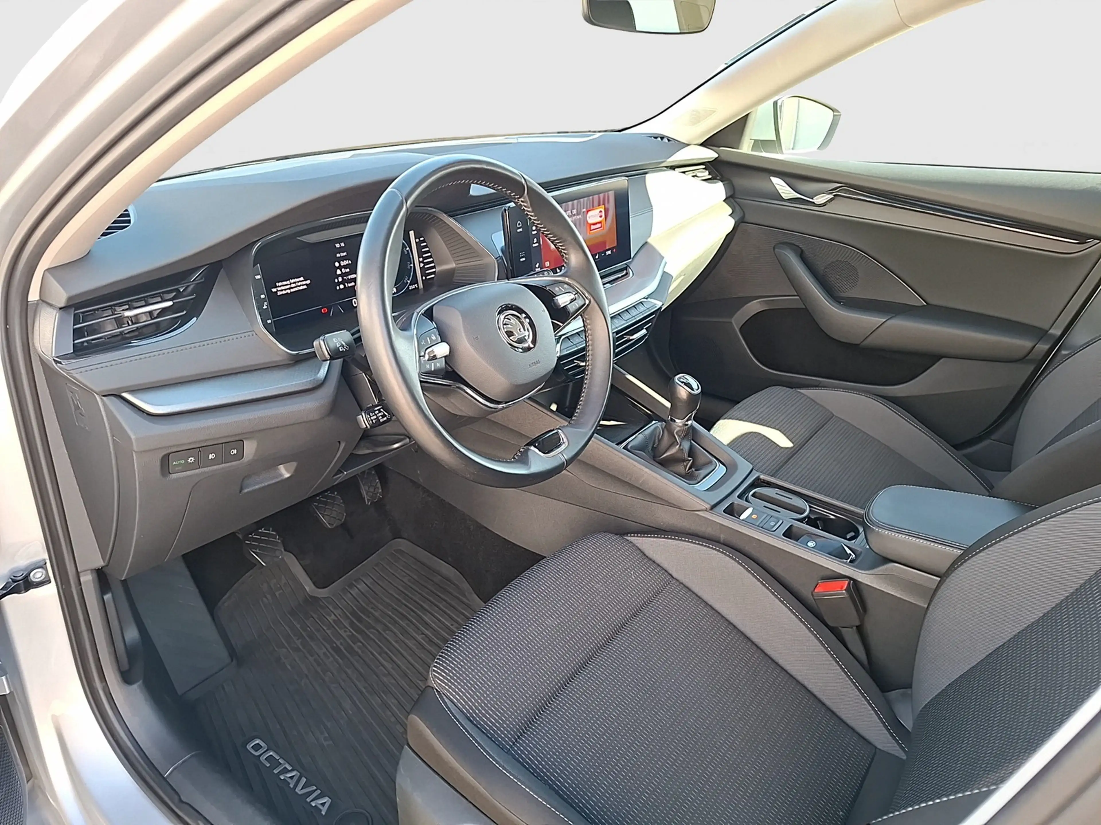 Skoda Octavia Combi TDI Ambition LED Navi ACC PDC SH — photo 9