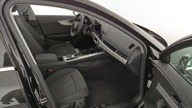 Audi A4 view 10