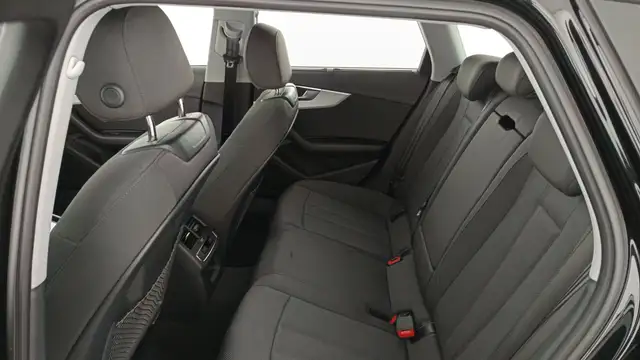 Audi A4 view 11