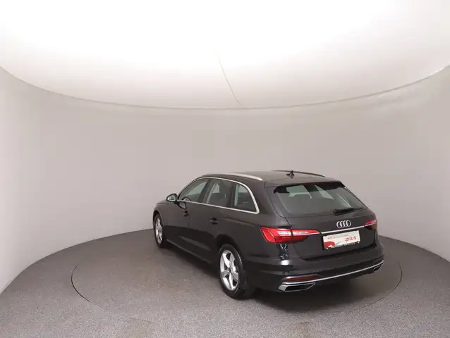 Audi A4 view 5