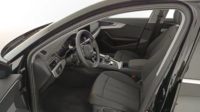 Audi A4 view 9