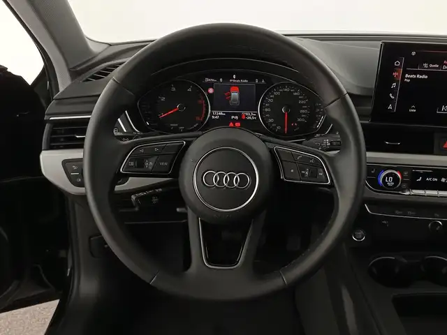 Audi A4 view 14