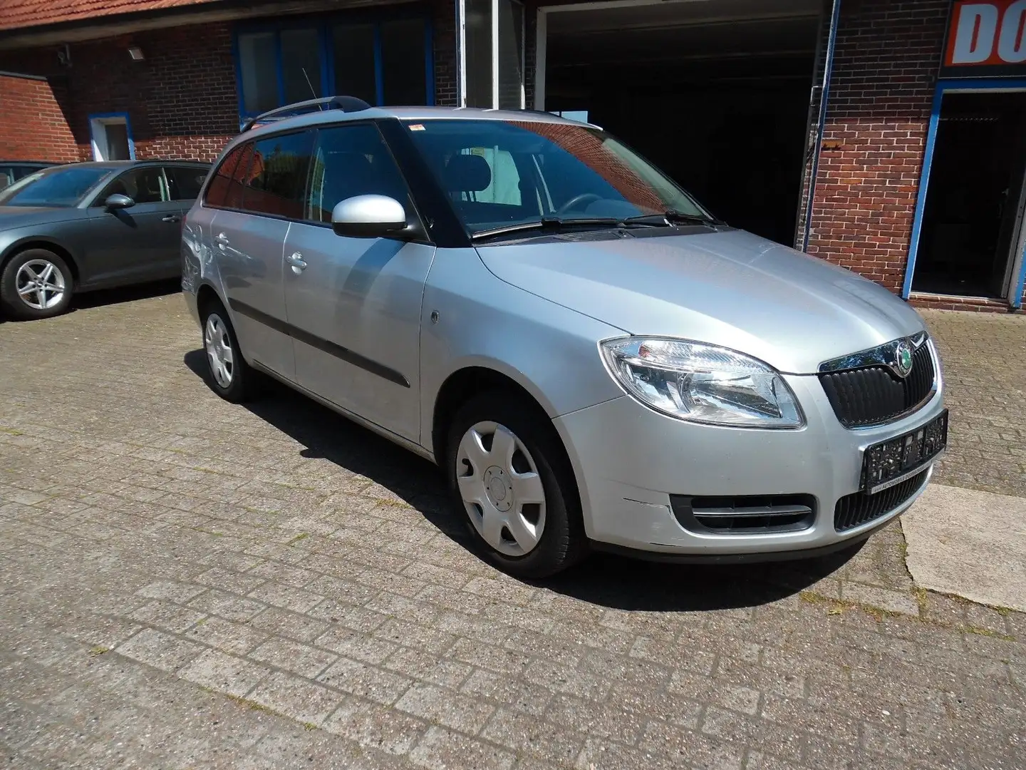 Skoda Fabia Combi Ambiente*Klima*SZH*AHK Silber - 1