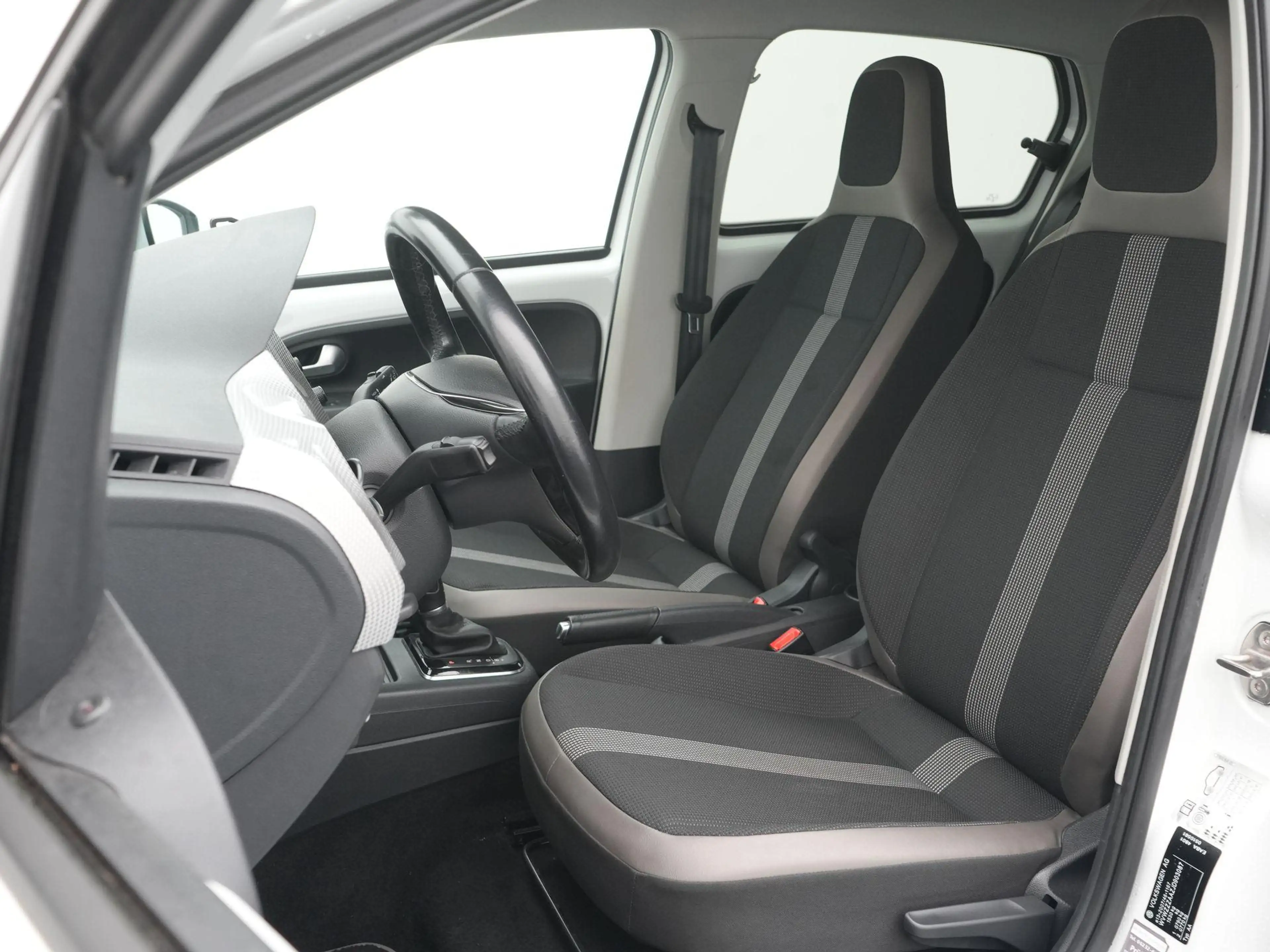 Volkswagen e-up! e-up! — photo 9