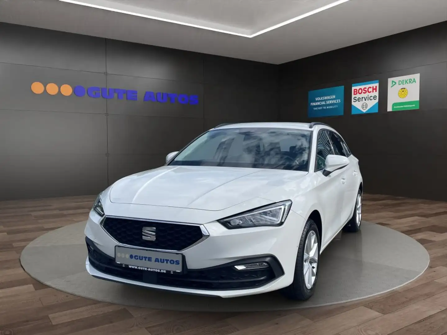 SEAT Leon Leon Sportstourer 2.0 TDI DSG Style *LED*SHZ* Weiß - 1