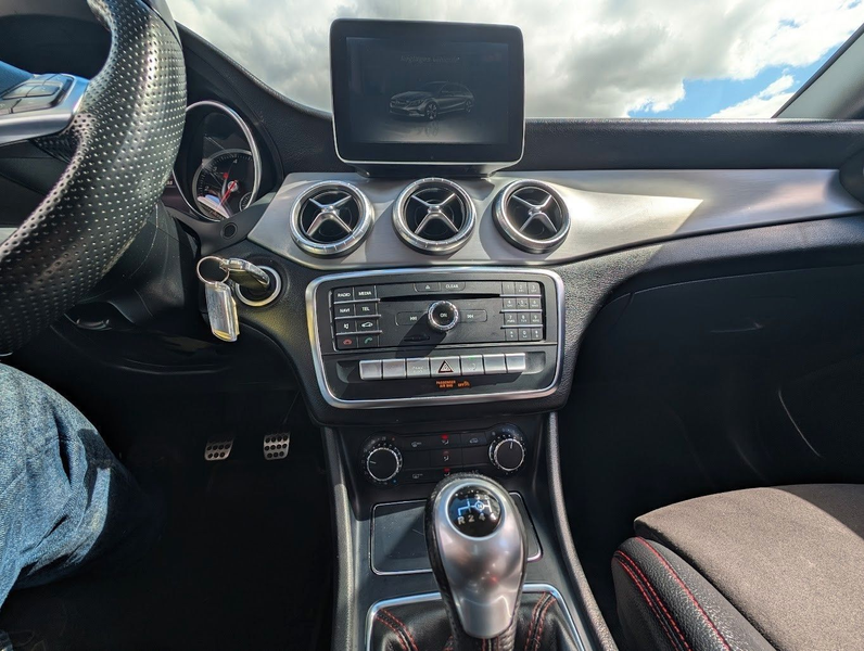 Mercedes-Benz CLA 200 CLA 200 d Shooting Brake AMG Line. NAVI. Kamera — photo 11