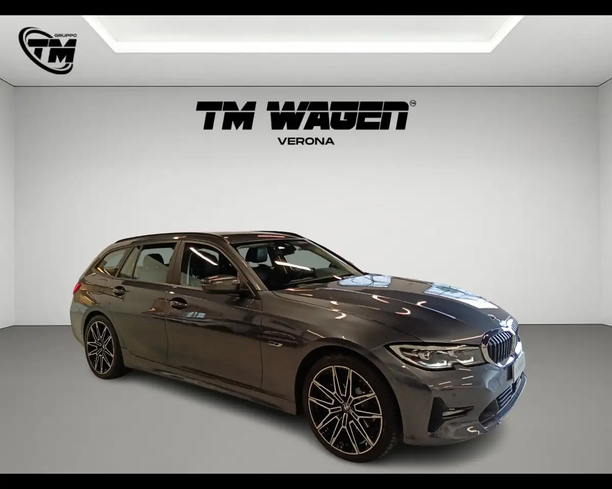 2022 BMW 320 e Touring, photograph 7